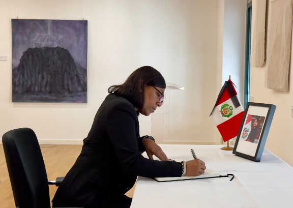 Ambassador Shaan signs the book of condolences at the Embassy of Peru